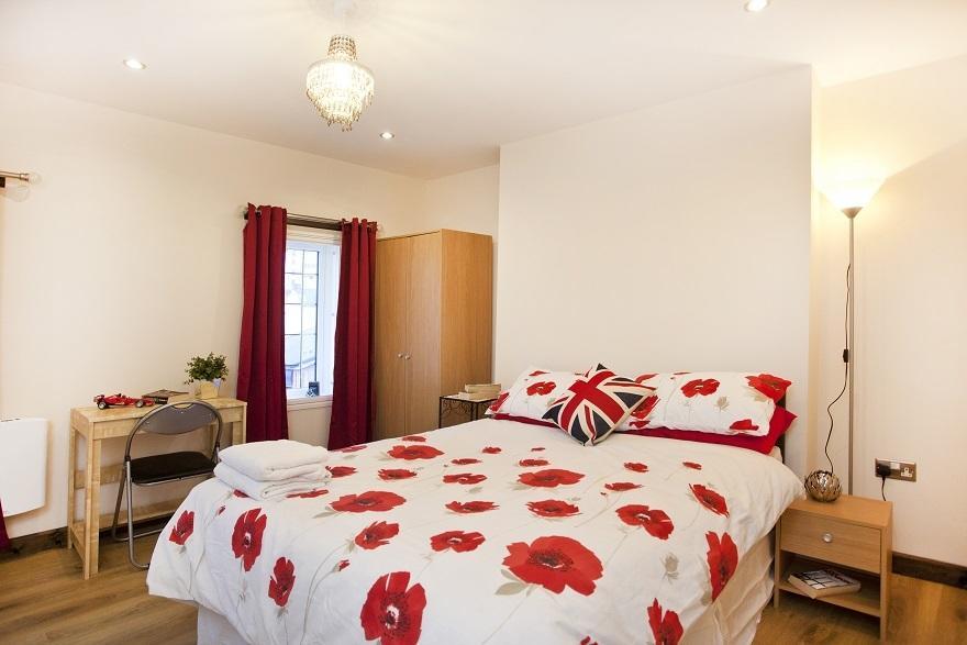 Emporium Apartments - Nottingham City Centre - Your Own 7 Bedrooms Apartment With 3 Bathrooms And Full Kitchen - "Cook As You Would At Home" - Opposite Victoria Centre Shopping Centre - Outdoor Parking For Cars Or Vans At Five Pounds A Day Room photo